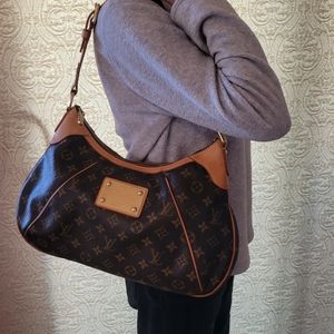 Louis Vuitton Thames GM Monogram Shoulder Bag very good condition